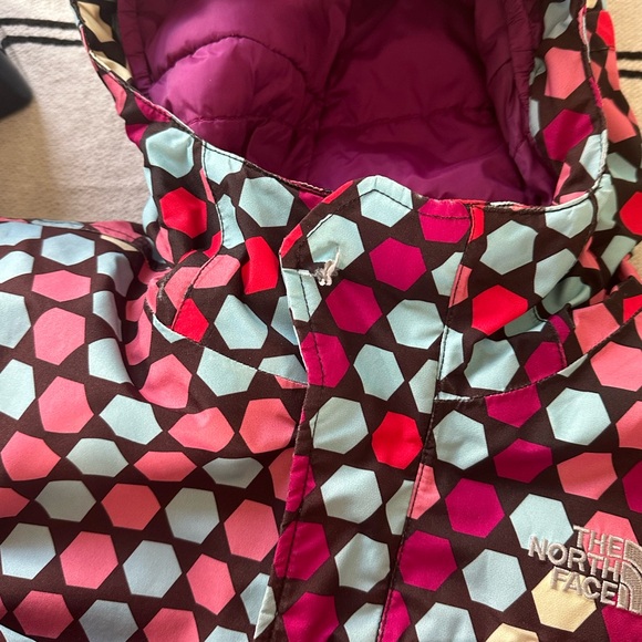 Girls 10-12 North Face winter coat - Picture 4 of 6